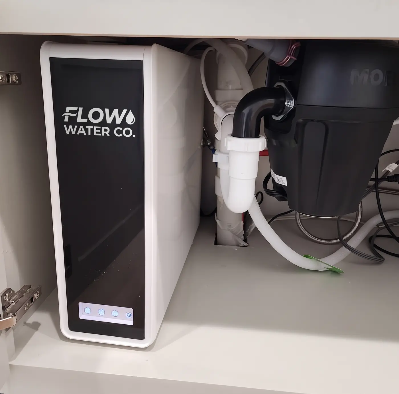 Reverse osmosis system with clean, labeled supply lines